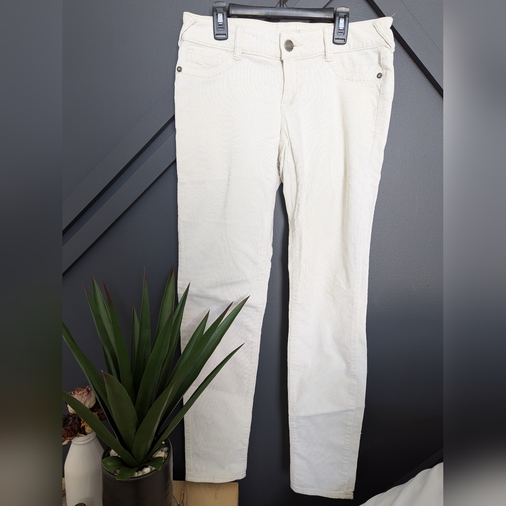 Maurice's Comfy Off-White Jeans, Size Small